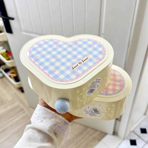 Kệ đựng mỹ phẩm, kệ đựng dụng cụ học tập trái tim (Màu ngẫu nhiên) (TH361)