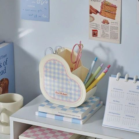 Kệ đựng mỹ phẩm, kệ đựng dụng cụ học tập trái tim (Màu ngẫu nhiên) (TH361)