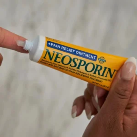 Kem Neosporin Pain Relief Dual Action Ointment của Mỹ