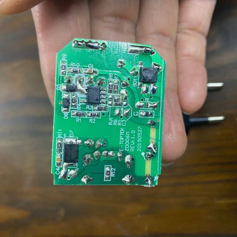 Củ sạc 5V 1A E-TEK cổng USB dành cho cho camera , đèn học và các thiết bị điện