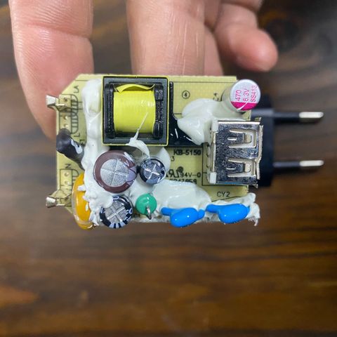 Củ sạc 5V 1A E-TEK cổng USB dành cho cho camera , đèn học và các thiết bị điện