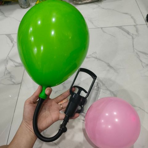 Bộ ống bơm hút bóng bay tiện lợi giúp tăng kích thước bóng bay, thổi phồng , làm giãn nở