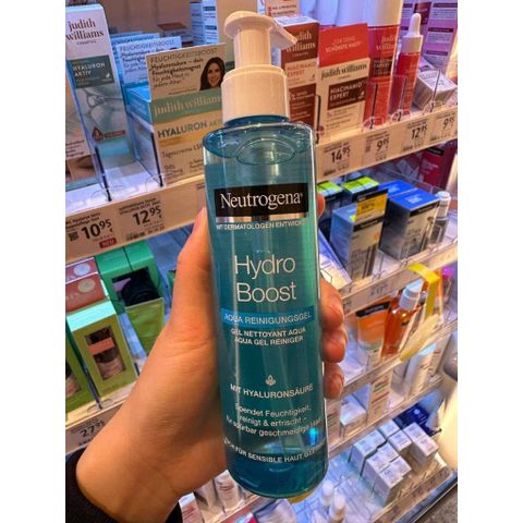 Gel rửa mặt NEUTROGENA HYDRO BOOST làm sạch bụi bẩn,giữ ẩm da, dùng cho mọi loại da