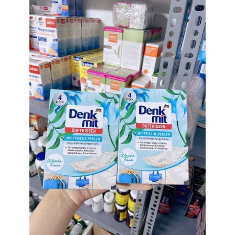 Giấy thơm quần áo Denkmit hương thơm tươi mát, giúp làm giảm nếp nhăn trên quần áo