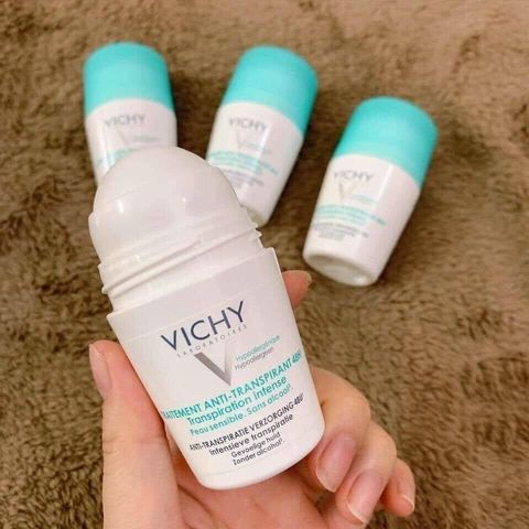 Lăn khử mùi VICHY, giảm tiết mồ hôi, giữ cơ thể luôn khô thoáng, còn hàng màu Xanh