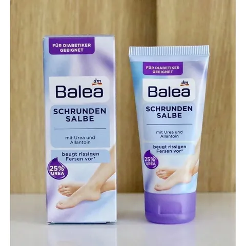 Kem bôi nứt gót chân Balea Schrundensalbe 50ml của Đức.