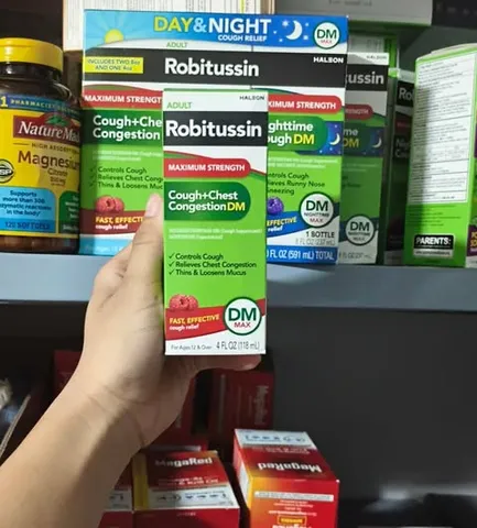 Hộp siro giảm ho, đau ngực Robitussin Cough+Chest Congestion DM 118ml