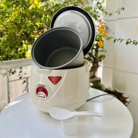 Nồi Cơm Cơ CUCKOO CR1021 Dung Tích 1.8L Made In Korea Màu Trắng