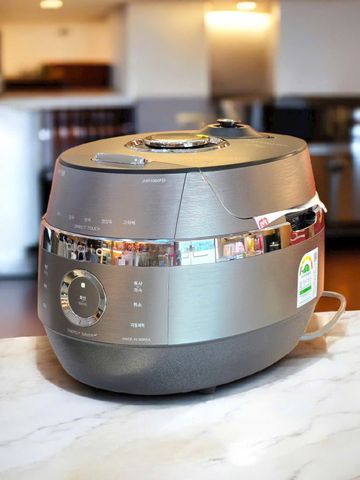 Nồi Cơm Điện Cao Tần Áp Suất CUCKOO CRP JHR1060FD Dung Tích 1.8L