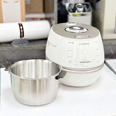 Nồi Cơm CUCKOO Cao Tần Áp Suất Lòng Inox DHAS069FW Dung Tích 1.08L