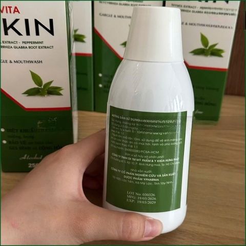 1 CHAI NƯỚC SÚC MIỆNG VOVITA SKIN – KHỬ KHUẨN HỌNG MIỆNG, NGỪA HÔI MIỆNG, HỖ TRỢ VIÊM LỢI, VIÊM HỌNG – CHAI 250ML