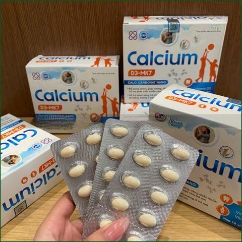 1 HỘP CALCIUM D3-MK7 – VIÊN UỐNG BỔ SUNG CANXI GIÚP XƯƠNG RĂNG CHẮC KHỎE, HỖ TRỢ PHÁT TRIỂN CHIỀU CAO CHO TRẺ EM – HỘP 100 VIÊN. THỰC PHẨM BẢO VỆ SỨC KHỎE CHÍNH HÃNG VINAPHAR.