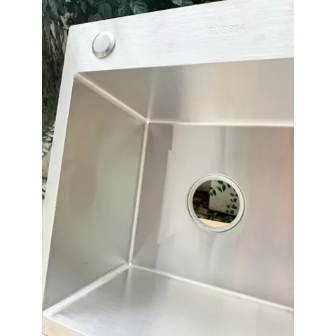 Combo Bếp Nhẹ Ví Gồm Chậu Rửa Rossi RL320H Inox 304 Và Vòi Chậu Rossi R803C1