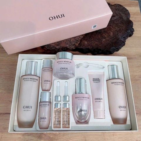 SET DƯỠNG ẨM TRẮNG HỒNG OHUI MIRACLE MOISTURE 9 SẢN PHẨM