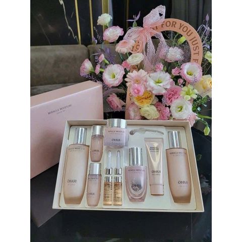 SET DƯỠNG ẨM TRẮNG HỒNG OHUI MIRACLE MOISTURE 9 SẢN PHẨM