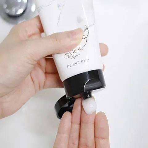 TẨY DA CHẾT THE FACE SHOP PEELING WHITE JEWEL 120ml