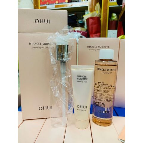 Set dầu tẩy trang OHUI Miracle Moisture 150ml và sữa rửa mặt 40ml
