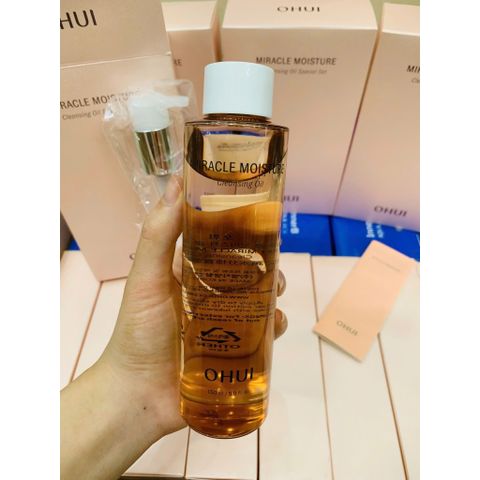 Set dầu tẩy trang OHUI Miracle Moisture 150ml và sữa rửa mặt 40ml