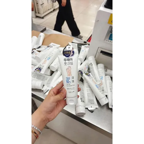 KEM DƯỠNG DA CHÂN DAISO 100ML