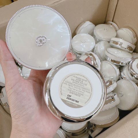 Phấn nước Whoo  Radiant White Moisture Cushion Foundation dưỡng trắng da tone màu 21 Chống nắng (SPF50+/PA+++)