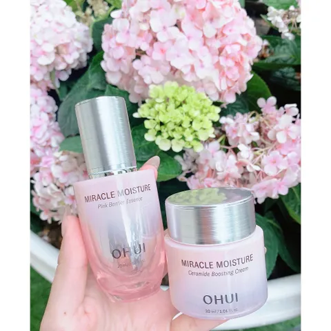 Bộ đôi dưỡng ẩm chuyên sâu OHUI Miracle Moisture