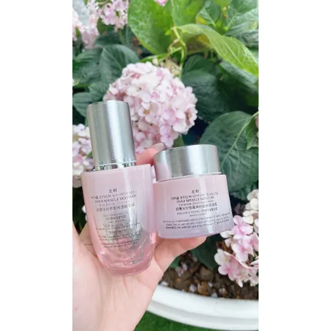 Bộ đôi dưỡng ẩm chuyên sâu OHUI Miracle Moisture