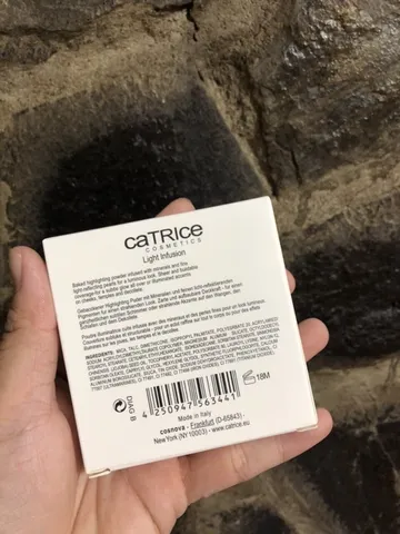 Phấn highlight bắt sáng Catrice High Glow Mineral Highlighting Light Infusion