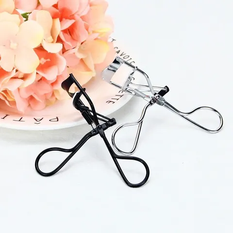 Kẹp mi cong đơn giản hiệu quả cho những quý cô xinh đẹp