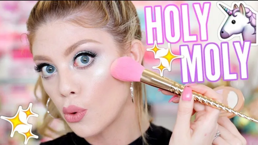 Follow 28/11 Phấn highlight Too Faced Rainbow Strobe Highlighter gam màu cầu vồng đầy khác biệt