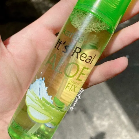 Xịt khóa nền trang điểm Nha Đam Karite Real Aloe 110ml