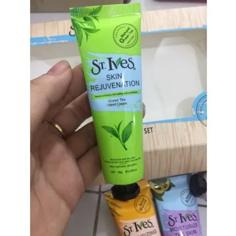 Kem dưỡng da tay hoa quả Stives Mild Natural 30ml