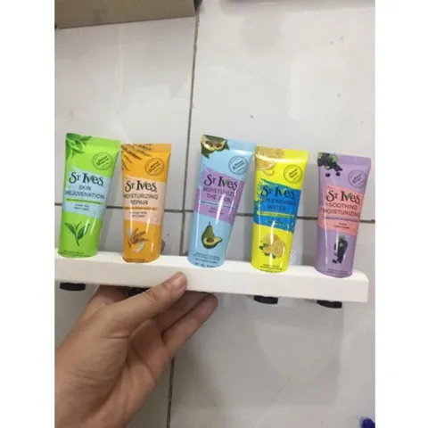 Kem dưỡng da tay hoa quả Stives Mild Natural 30ml