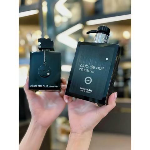 Sữa tắm Club de Nuit Intense Man sở hữu hương thơm nam tính, mạnh mẽ 360ml