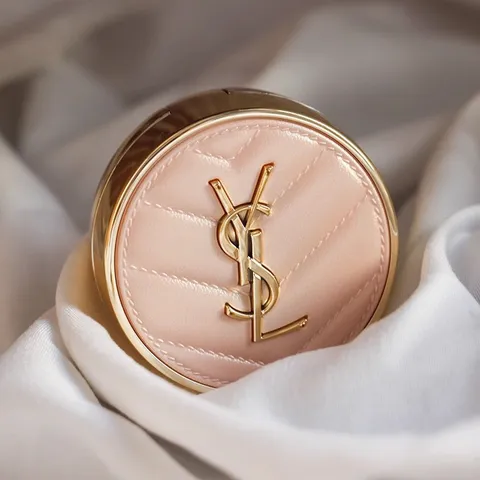Phấn nước YSL Touche Eclat Glow-Pact bản hồng da limited tone da sáng tự nhiên