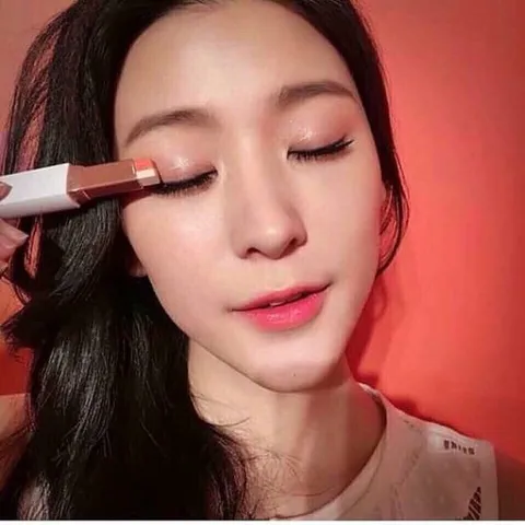 SÁP MẮT 2 LIGHT tiện lợi dùng nhanh chóng đi học đi làm