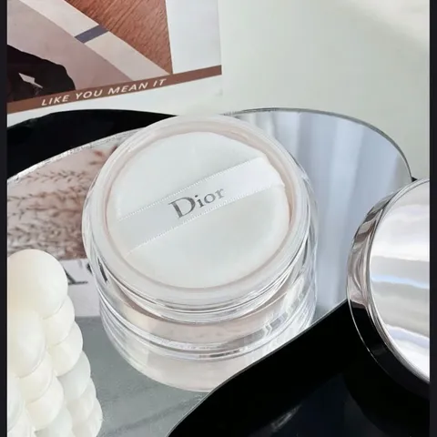 Phấn Phủ Dạng Bột Dior Capture Totale Compact với khả năng kiềm dầu rất tốt