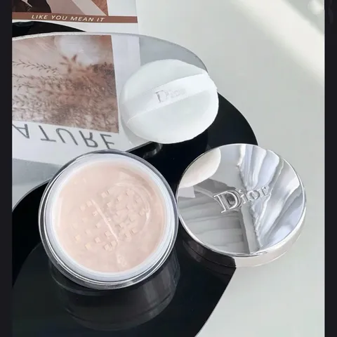 Phấn Phủ Dạng Bột Dior Capture Totale Compact với khả năng kiềm dầu rất tốt