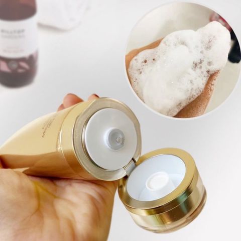 Sữa Rửa Mặt Tạo Bọt Chứa Axit Amin Và Bạch Kim Estee Lauder 125ml