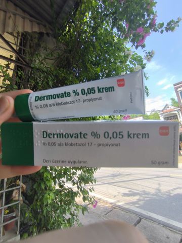 Kem bôi da vẩy nến á sừng Dermovate Cream tuýp 50g