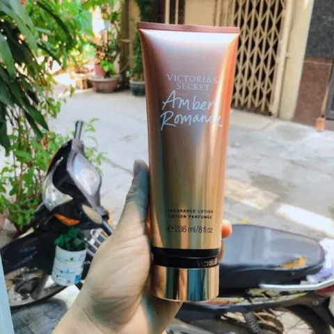 Kem dưỡng thể Victoria AMBER 236ml 760072