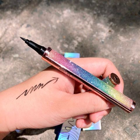 Kẻ kẻ mắt chống thấm nước Kim tuyến cho đôi mắt sắc sảo cá tính 760095