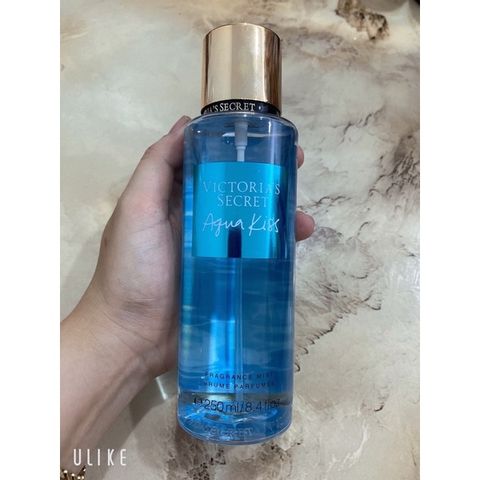 Xịt thơm mist tông nước hoa Victoria's Secret - Aqua Kiss - Fragrance Mist 250mL 760592