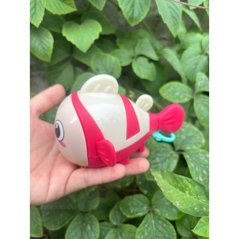 Đồ chơi nhựa cá chạy bánh xe có đèn, không pin