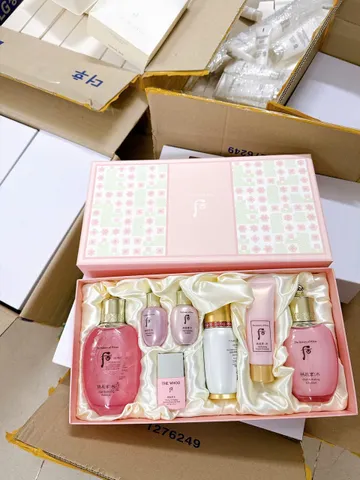 SET KEM WHOO HỒNG DƯỠNG ẪM KIỀM DẦU SE KHÍT CHÂN LÔNG 7 sp
