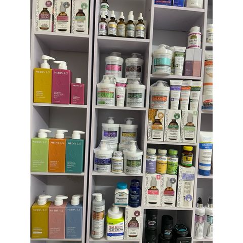 [MỸ] Sữa Tắm Body Wash, Radiant Glow, Vitamin C + Niacinamide, Medix 5.5 15 fl oz (444 ml)