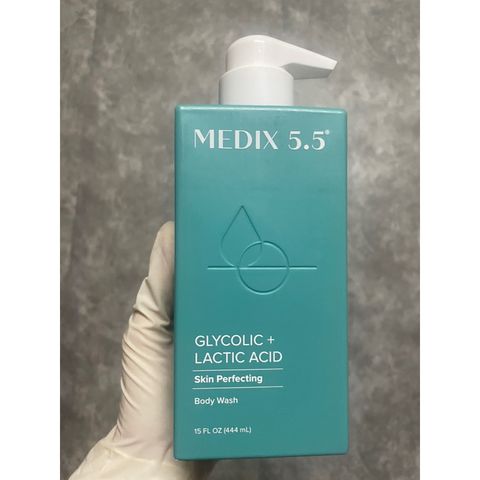 [Mỹ] Sữa tắm Glycolic AHA + Lactic Acid MEDIX 5.5 tẩy tế bào chết Body & Face Wash 444ml