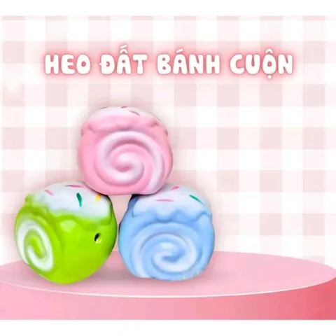 Heo đất tiết kiệm bánh cuộn kem siêu cute