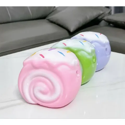 Heo đất tiết kiệm bánh cuộn kem siêu cute