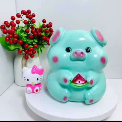 Ống heo tiết kiệm heo ăn dưa hấu