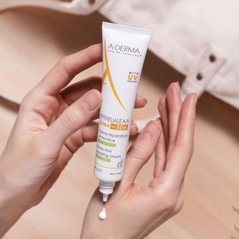 Kem Chống Nắng Aderma Epitheliale AH SPF50 phục hồi da, giảm thâm sẹo